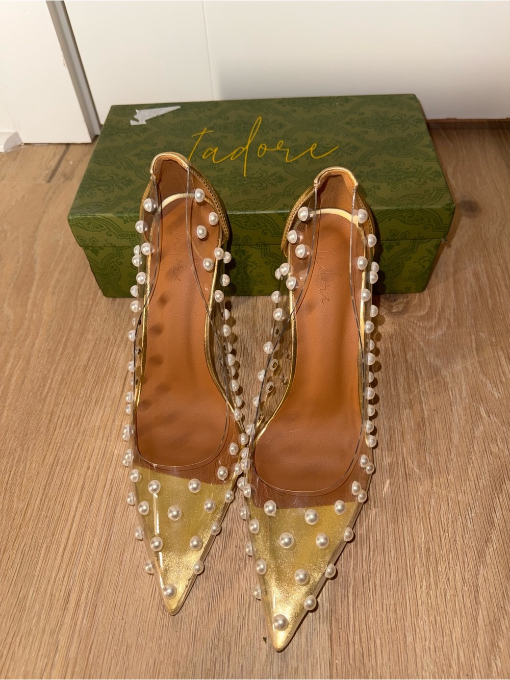Tadore Pearl Embellished Clear PVC Gold Pointed Toe Pumps Heels Size 8.5 - Picture 4 of 7